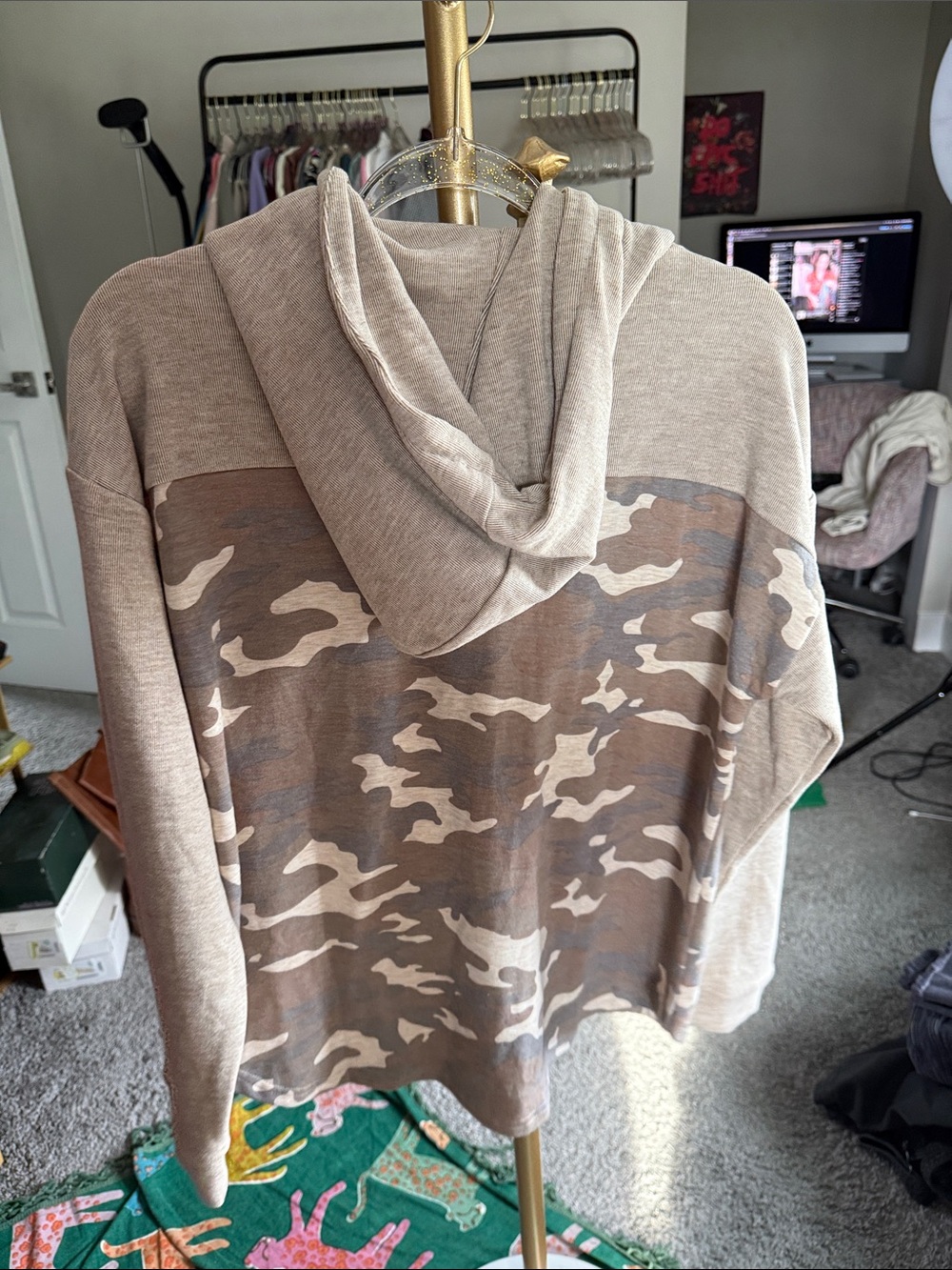 Nwt Hem & Thread Women’s Beige Camo Hooded Top Button Down Small - Picture 5 of 5